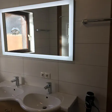 Haus Obertiefenbach * رادستادت